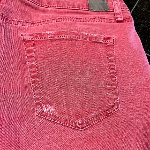 Level 99 Shorts Raw Edge Hem Side Slits Tulip Red SZ. 28 Women’s - Picture 16 of 16